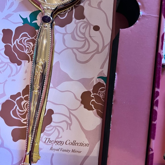 Disney Sleeping Beauty 1959 makeup & mirror collection from Besame. Sold Out! - Picture 6 of 15